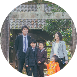 家族の温かい時間を切り取ったロケーション撮影の写真